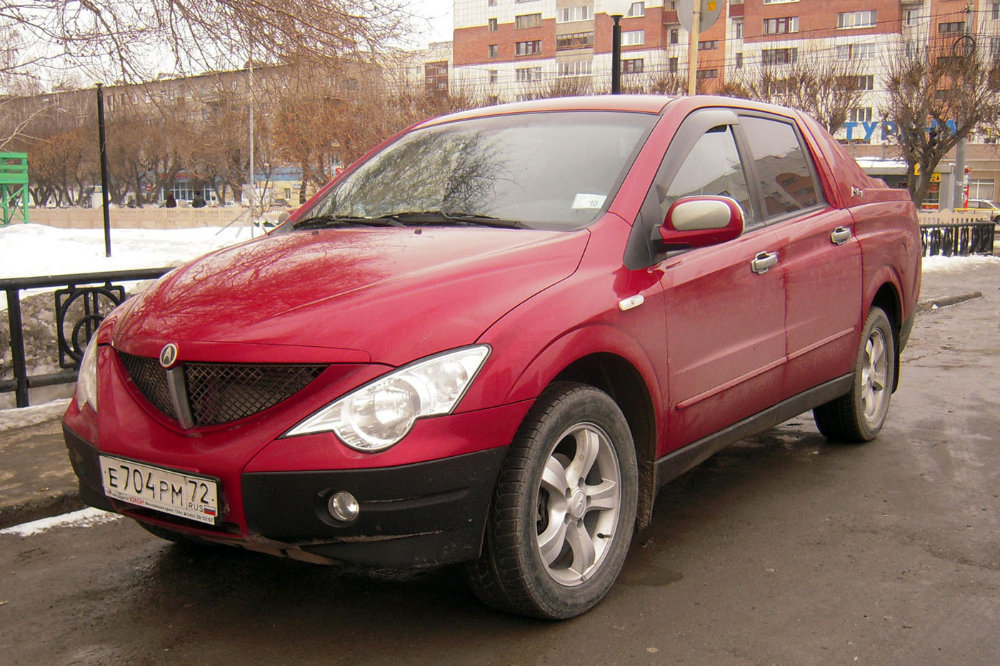 Пикап SsangYong Actyon Sports #Е 704 РМ 72 . Тюмень, Ямская улица