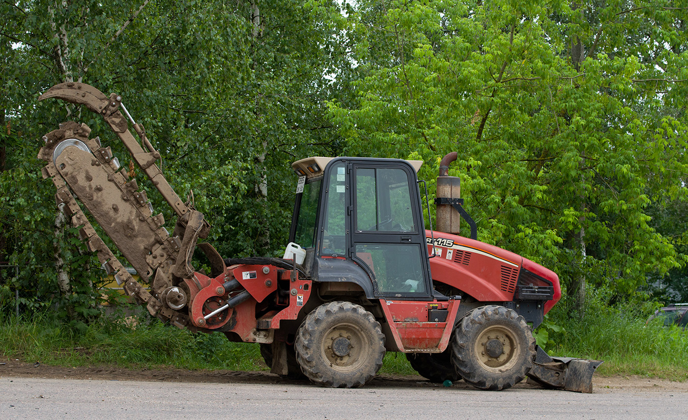 Траншеекопатель Ditch Witch RT115. Московская область, Наро-Фоминский район, Симбухово