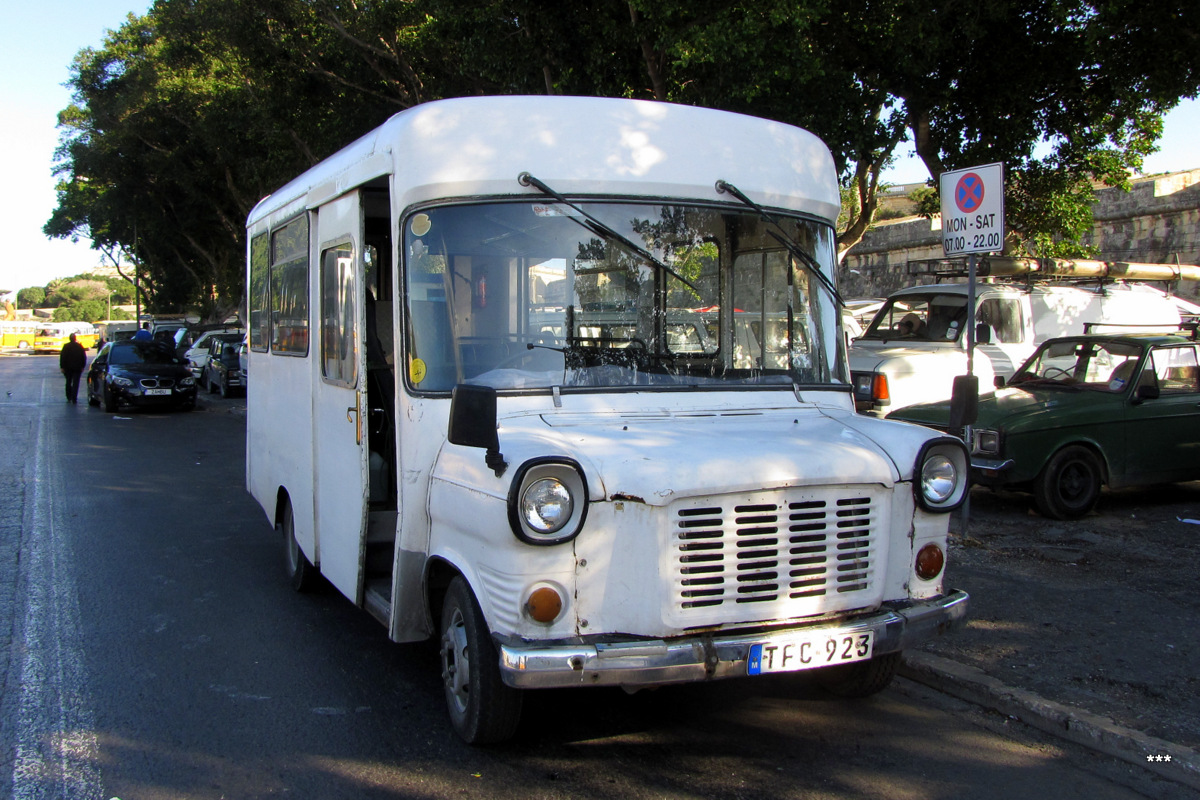 Минибус на базе Ford Transit Mark I, TFC 923 (First generation (1965–1986)). Мальта, Валлетта