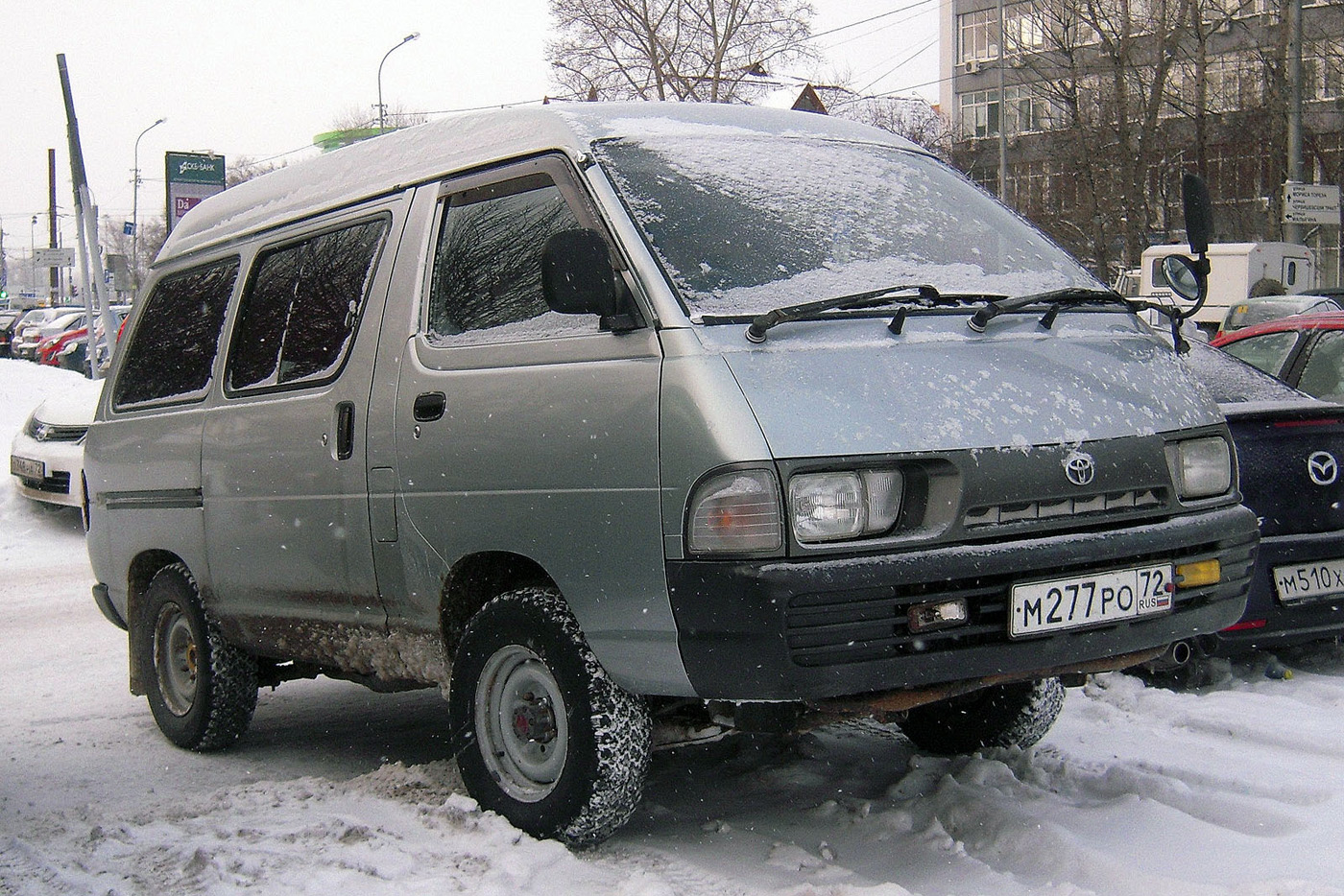 Микроавтобус Toyota Town Ace #М 277 РО 72 . Тюмень, улица Ленина