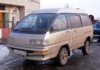 Микроавтобус Toyota Lite Ace #С 445 ВХ 96. Свердловская область, Тугулым, Школьная улица