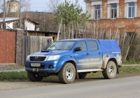 Пикап Toyota Hilux #Х 853 МО 96. Свердловская область, Карпинск, улица Луначарского