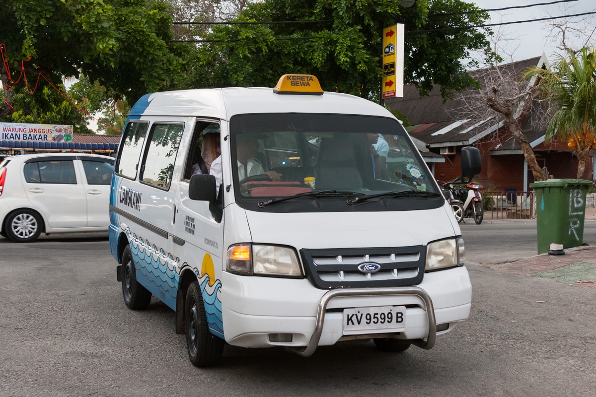Микроавтобус Ford Econovan XL #KV 9599 B. Малайзия, Лангкави, Пантай Ченанг