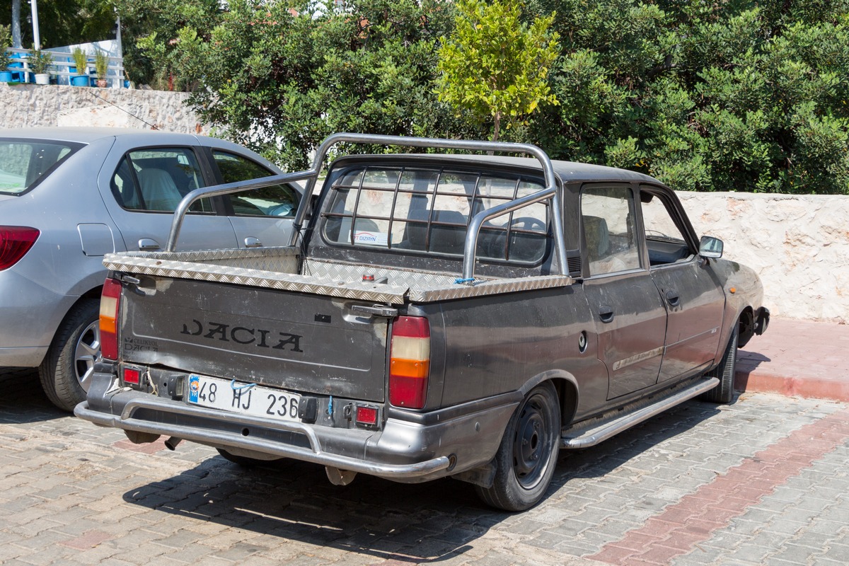 Пикап Dacia Pickup Double Cab #48 HJ 236. Турция, Калкан