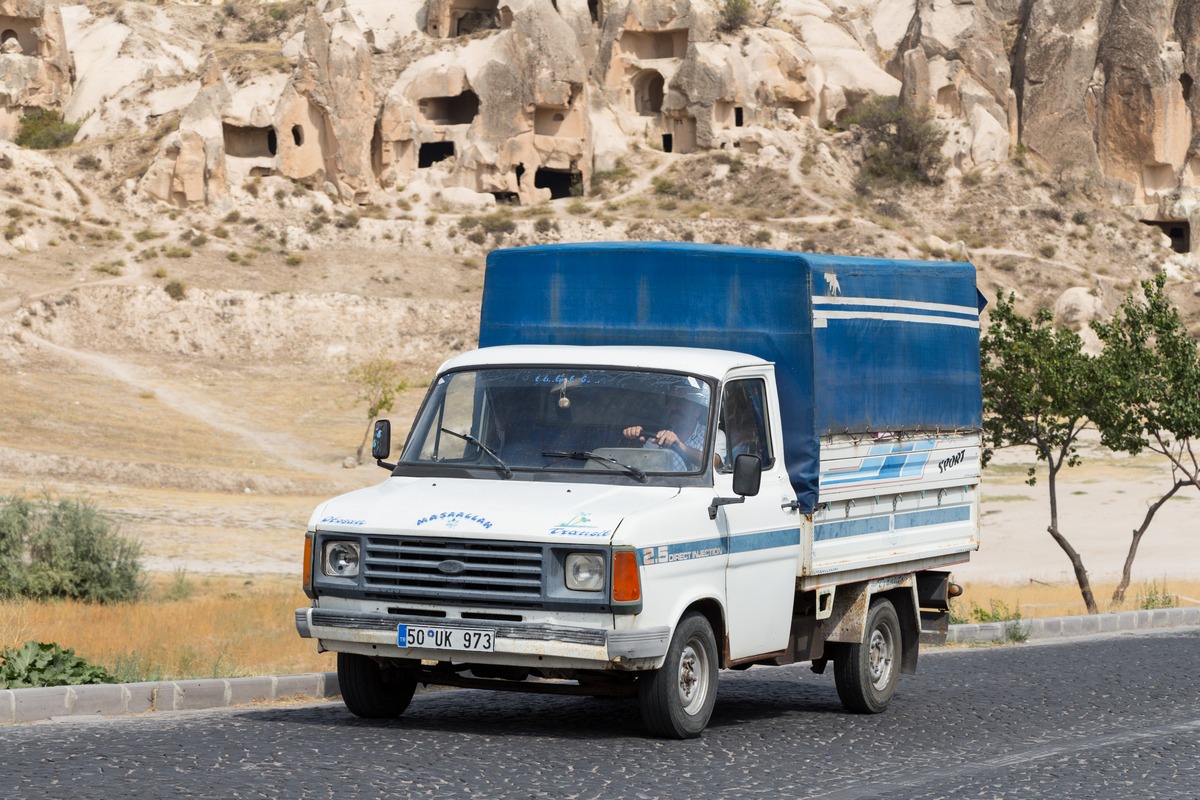 Грузовой автомобиль Ford Transit #50 UK 973. Турция, Гёреме