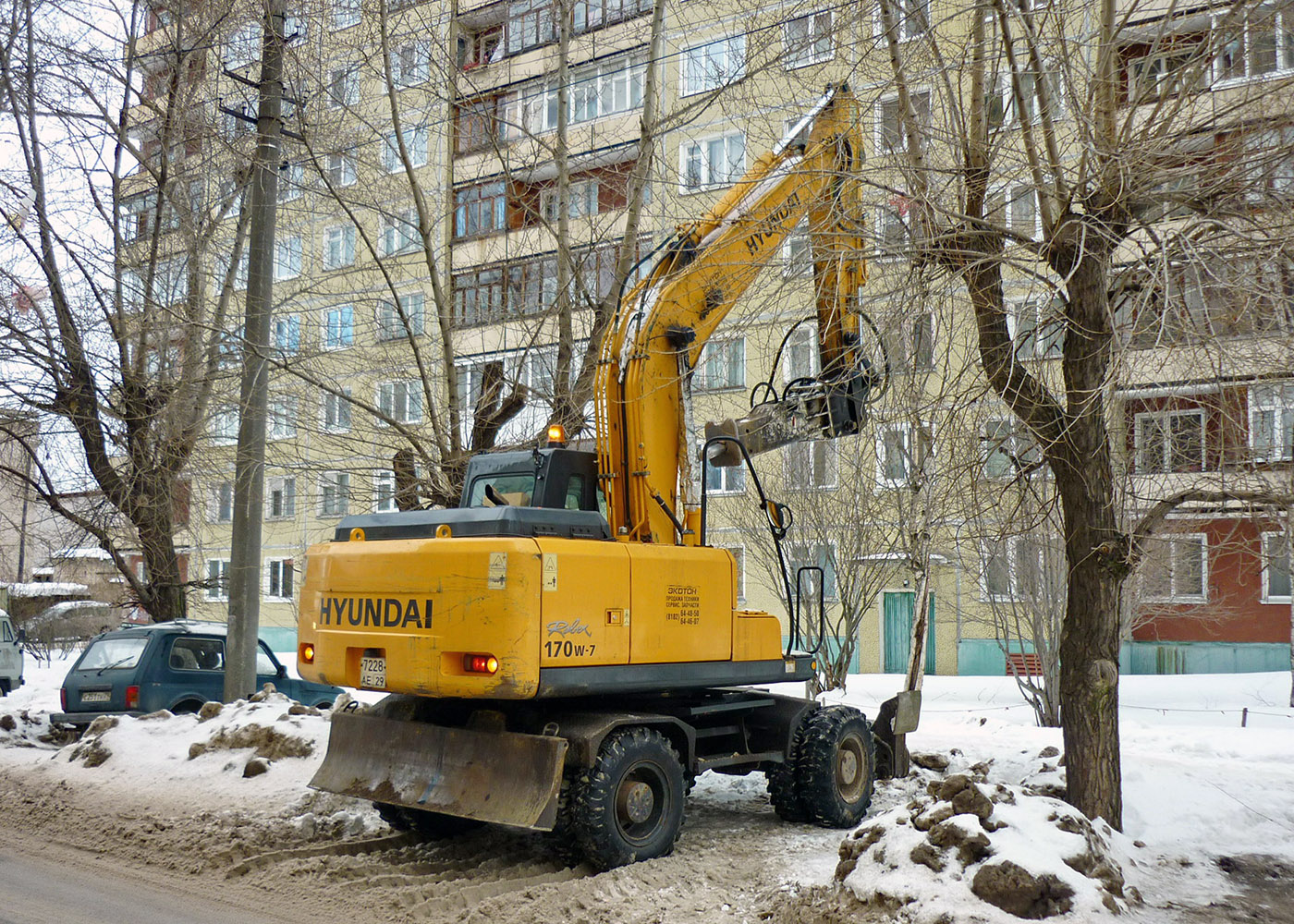 Эскаватор Hyundai 170 W-7 c гидромолотом #7228 АЕ 29. Россия, Архангельская область, Архангельск, Вологодская улица
