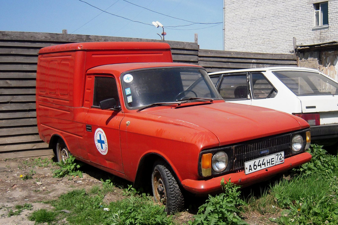 Фургон ИЖ-2715-01 #А 644 НЕ 72 . Тюмень, улица Пархоменко 