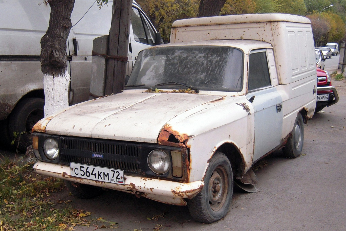 Фургон ИЖ-2715-01 #С 564 КМ 72 . Тюмень, Комсомольская улица