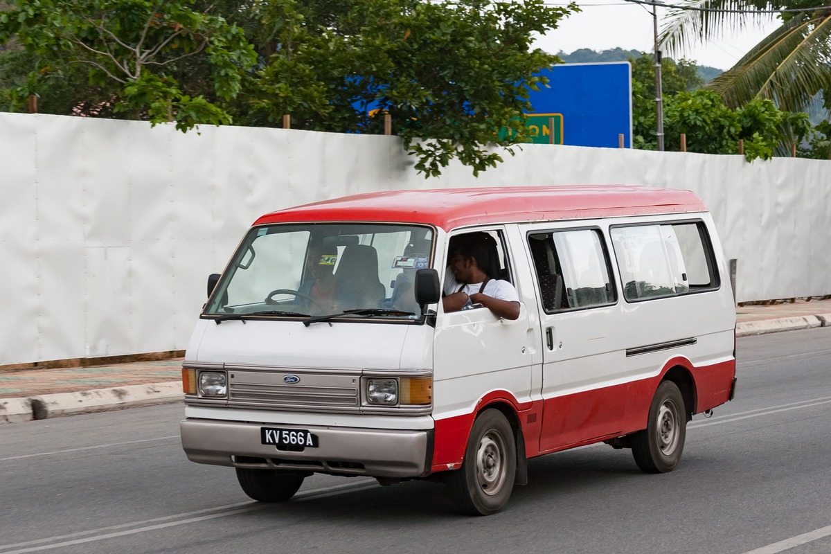 Микроавтобус Ford Econovan #KV 566 A. Малайзия, Лангкави, Пантай Ченанг