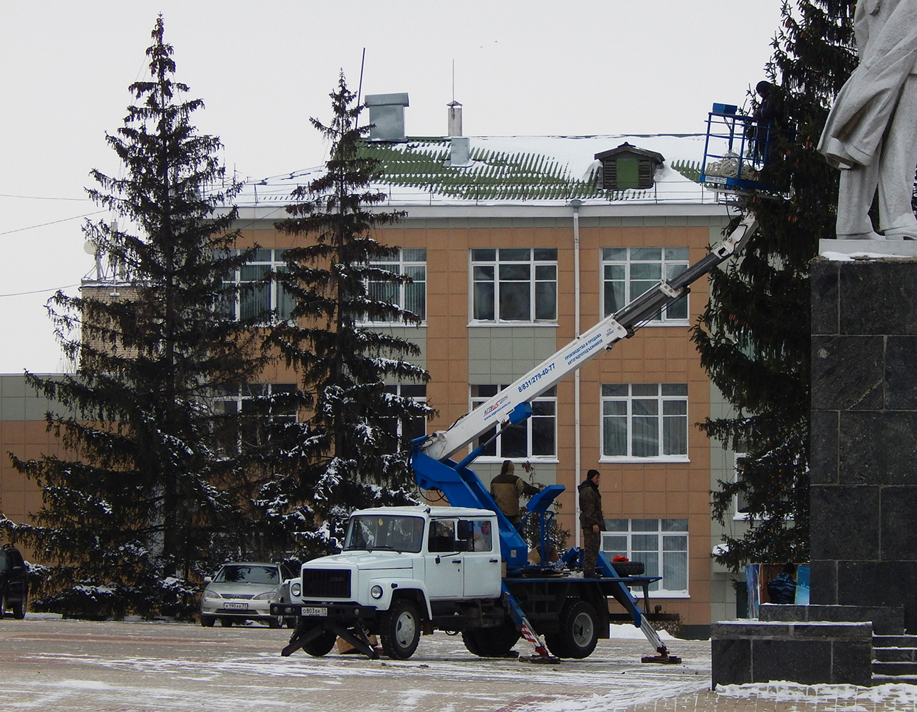 Автоподъёмник на шасси ГАЗ-3309 # О 803 ВК 31. Белгородская область, г. Алексеевка, пл. Победы