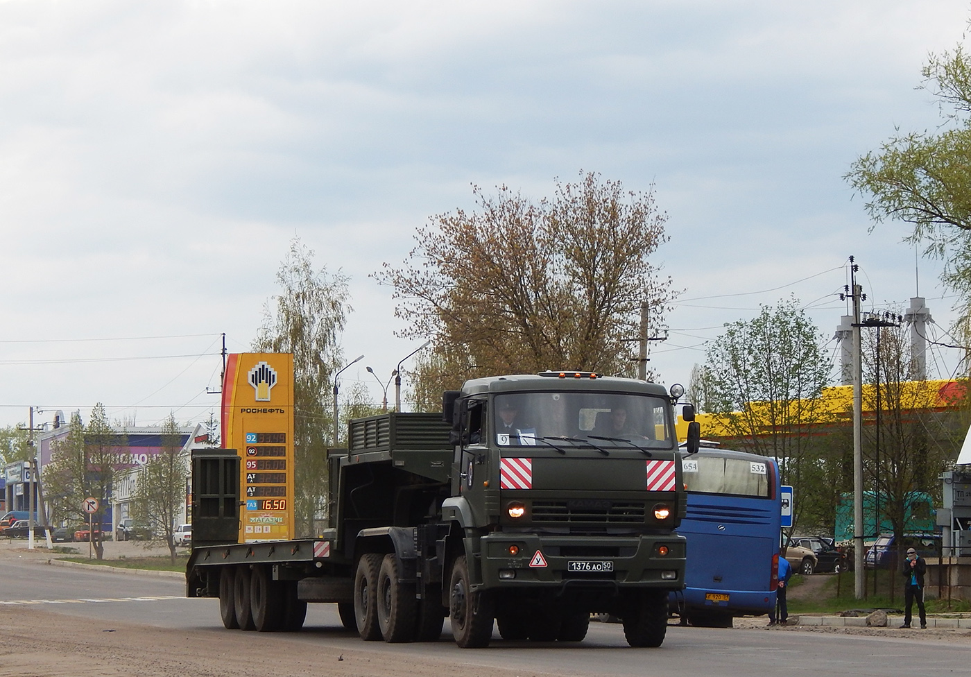 Седельный тягач КамАЗ-65225 # 1376 АО 50 с полуприцепом - трейлером # РО 0634 50. Воронежская область, г. Острогожск, ул. Карла Маркса