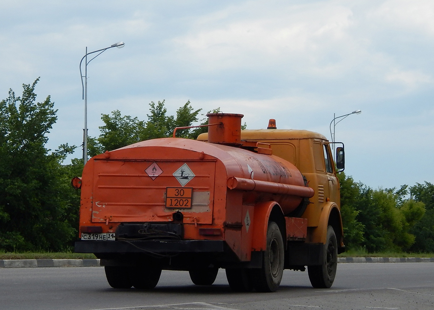 Автотопливозаправщик ТЗА-7,5-5334 на шасси МАЗ-5334 # С 319 НЕ 31. Белгородская область, Старооскольский район, автодорога Р-188 "Старый Оскол - Новый Оскол"