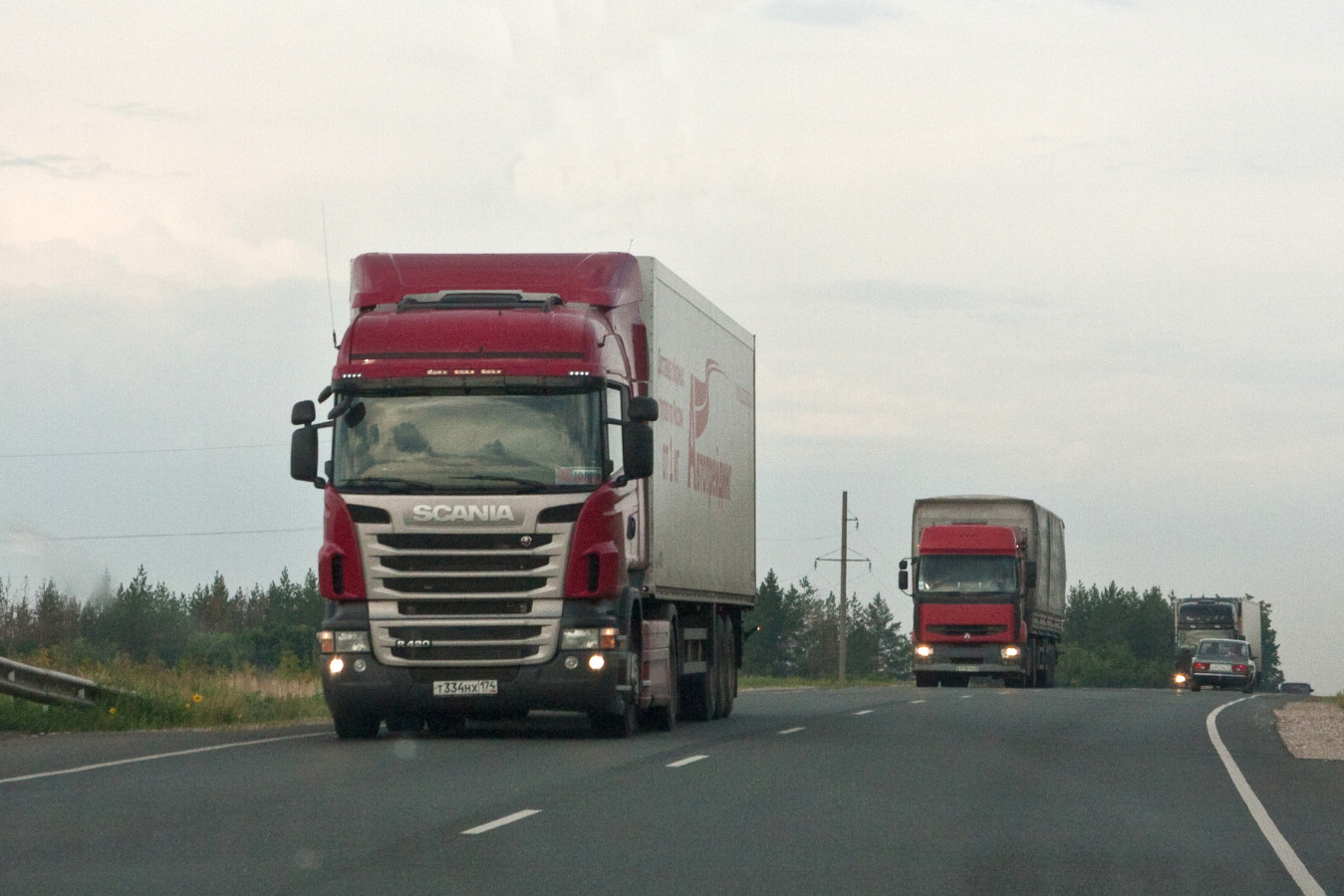 Седельный тягач Scania R420 #Т334НХ174,б седельный тягач Renault*. Самарская область, 1019 км федеральная трасса М5 "Урал"