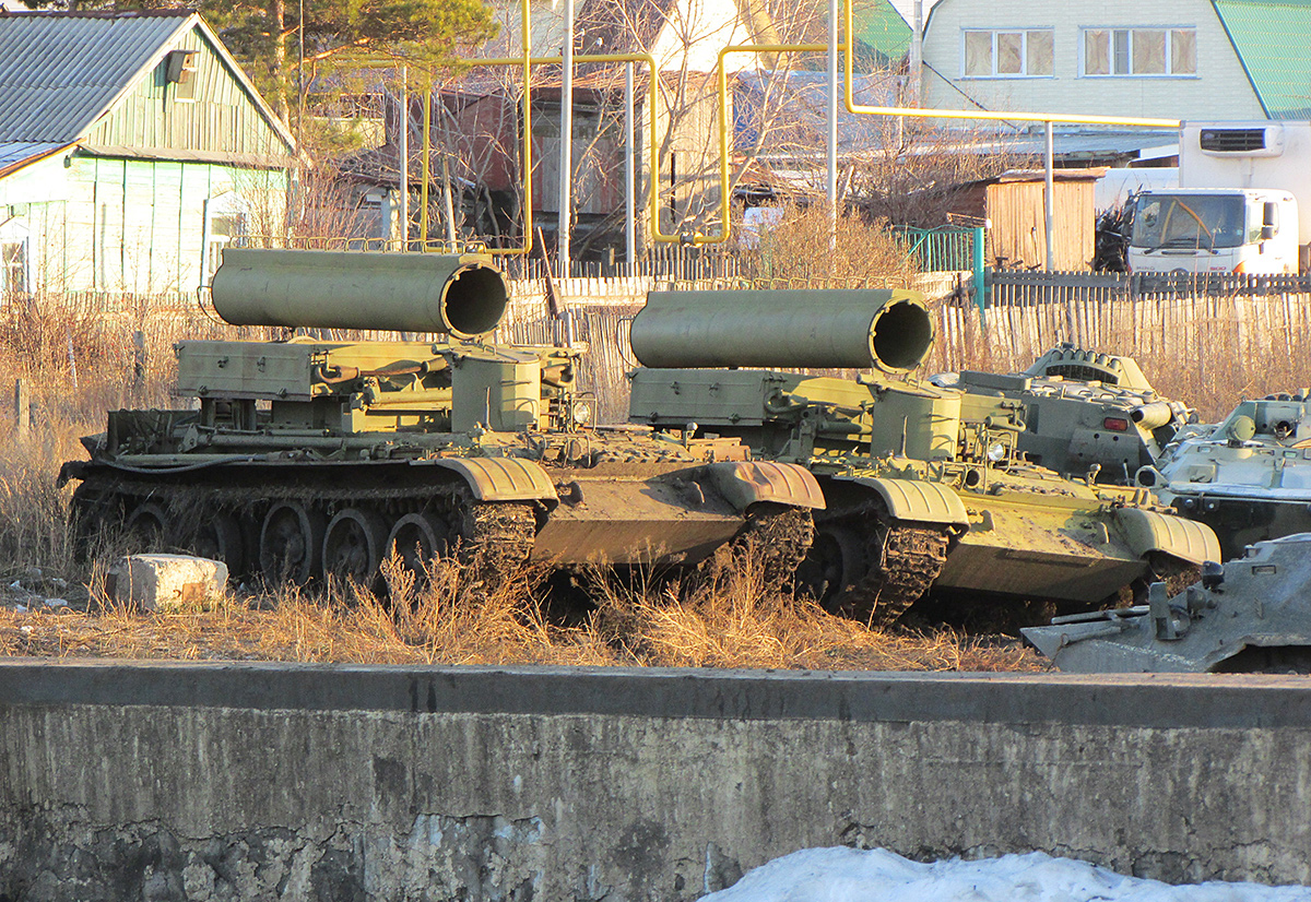 Тягачи БТС-4. Новосибирская область, Коченёвский район, посёлок Чик