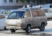 Микроавтобус Toyota Lite Ace #К 758 ЕА 45. Курган, улица Гоголя