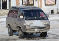 Микроавтобус Toyota Lite Ace #К 758 ЕА 45. Курган, улица Гоголя