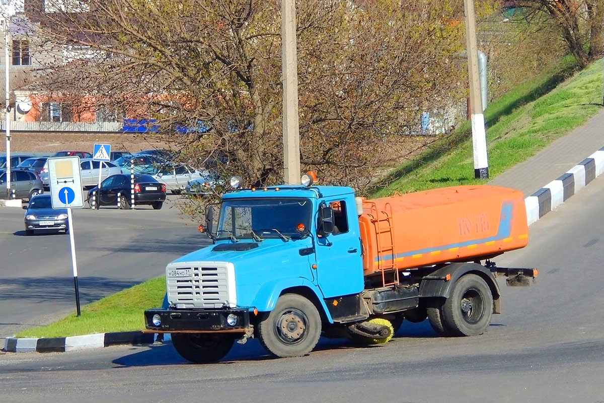 Коммунальная машина КО-713Н на шасси ЗиЛ-433362 # Н 084 НО 31. Белгородская область, г. Алексеевка, ул. Тимирязева