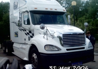 Седельный тягач Freightliner Columbia на автовыставке . Тюмень, Севастопольская улица
