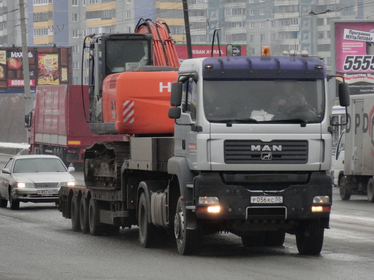Полноприводный седельный тягач MAN TGA #Р 056 КС 55 с экскаватором Hitachi Zaxis 210N на трале.. Омская область, город Омск, улица Лукашевича