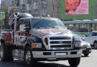 Рекламный шоумобиль крупной сети стрипклубов на базе Ford F650 #Е 800 ОК 70. Омская область, город Омск, Ленинградская площадь