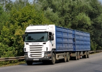 Зерновоз на шасси Scania R420 #АА 0843 МО с прицепом. Харьковская область, г. Чугуев, Харьковская улица