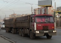 Бортовой грузовик Tatra T815 с прицепом, переоборудованным под перевозку зерна, №К 399 СН 55. Омская область, город Омск, улица Лукашевича