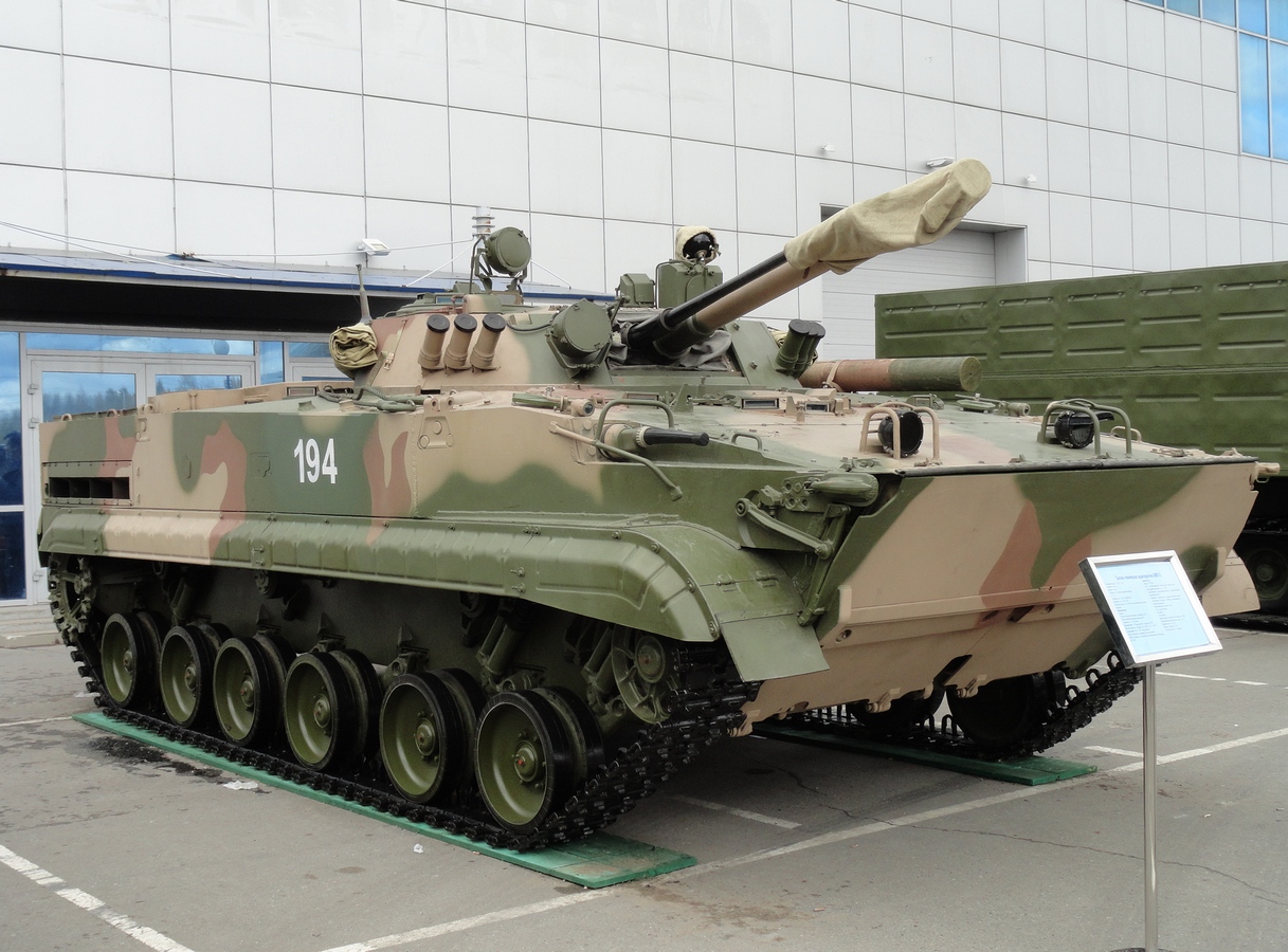 Боевая машина пехоты БМП-3 на выставке ВТТВ-Омск-2013. Омская область, город Омск, Областной экспоцентр