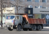 Самосвал на шасси КамАЗ-5320 #C 082 BT 45. Курган, улица Ленина