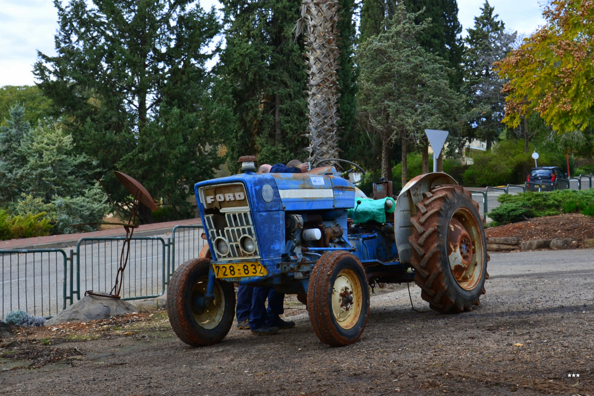 Трактор Ford, #728-832. Израиль, Северный округ, Дан