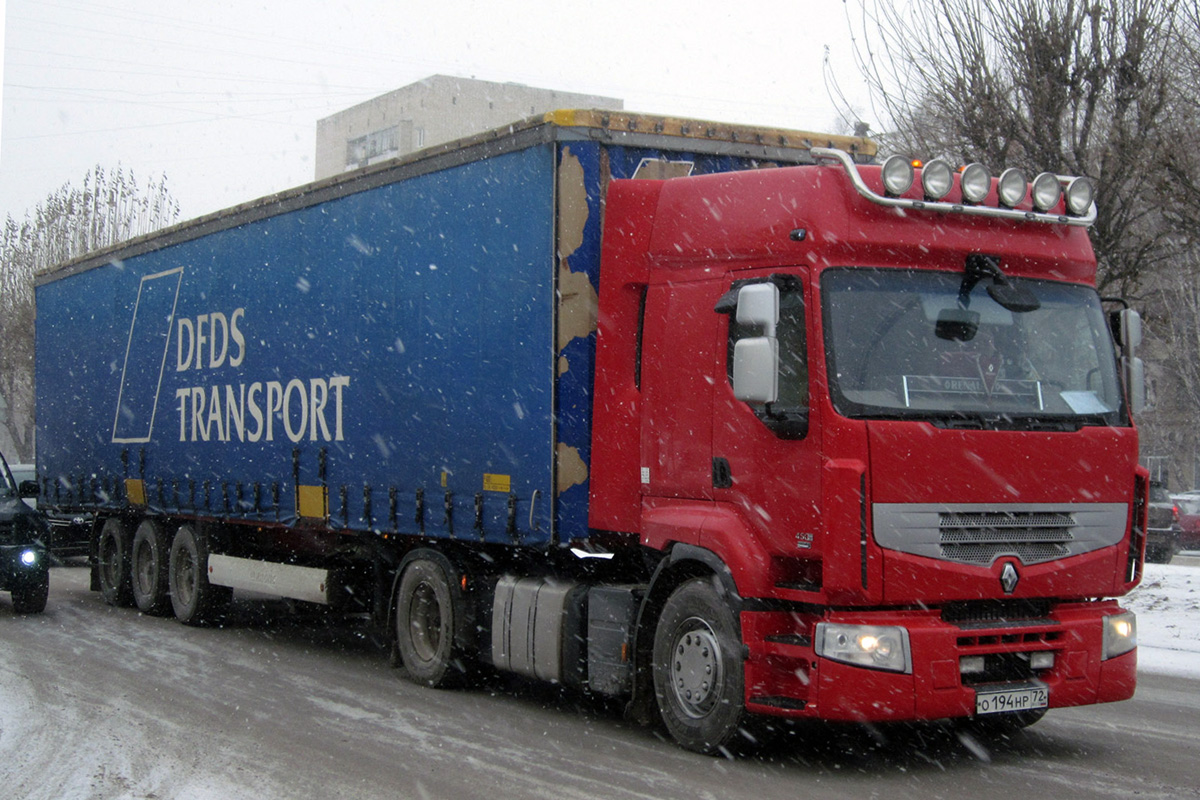 Седельный тягач Renault Premium #О 194 НР 72 с полуприцепом. Тюмень, улица 50 лет Октября