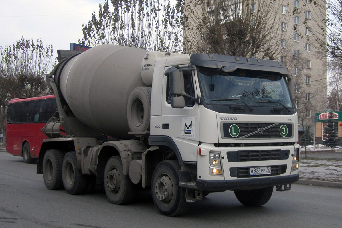 Бетоносмеситель на шасси Volvo FM* #Н 823 ЕР 72 . Тюмень, улица 50 лет Октября