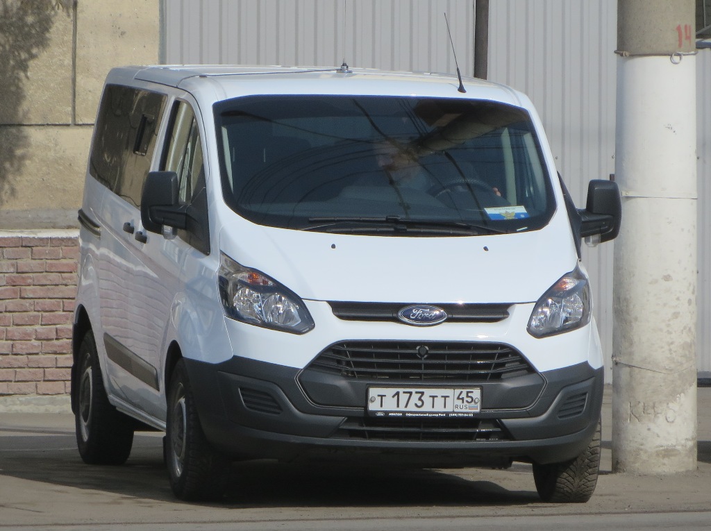 Микроавтобус Ford #Т 173 ТТ 45. Курган, улица Куйбышева 