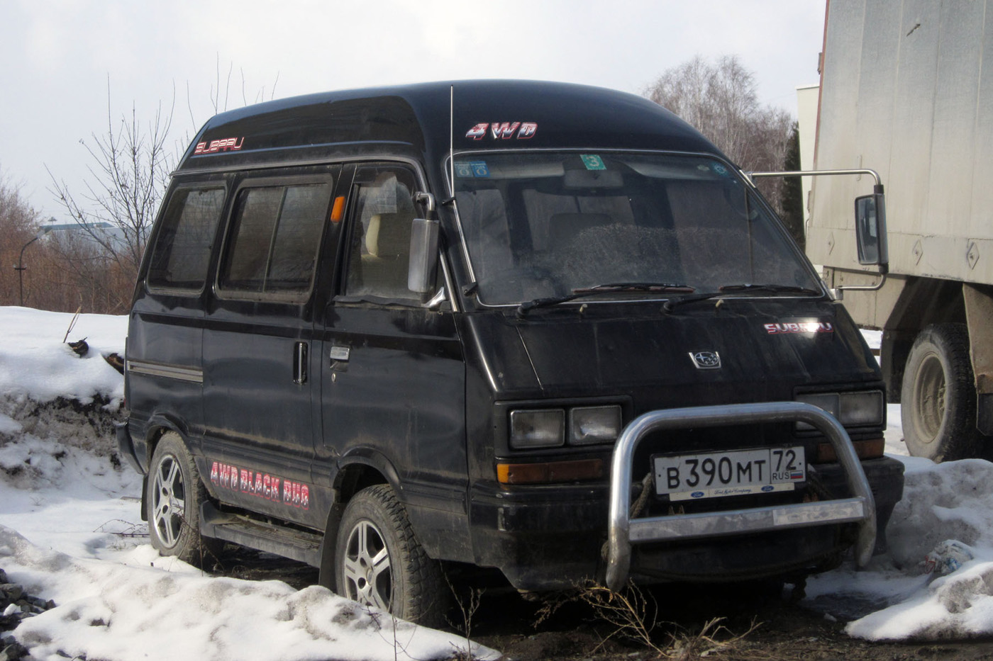 Микроавтобус Subaru Domingo #В 390 МТ 72 . Тюмень, улица Щорса