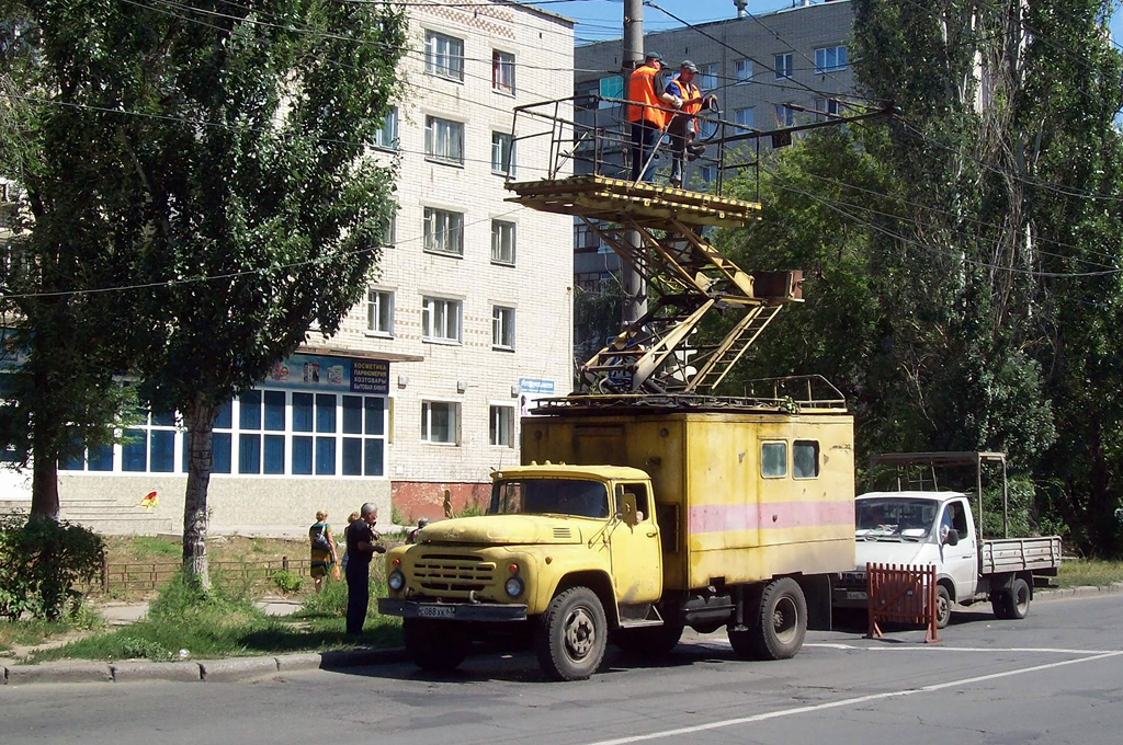 Автомобиль аварийной службы на шасси ЗиЛ-130 #С 088 ХК 63. Тольятти, улица Мира