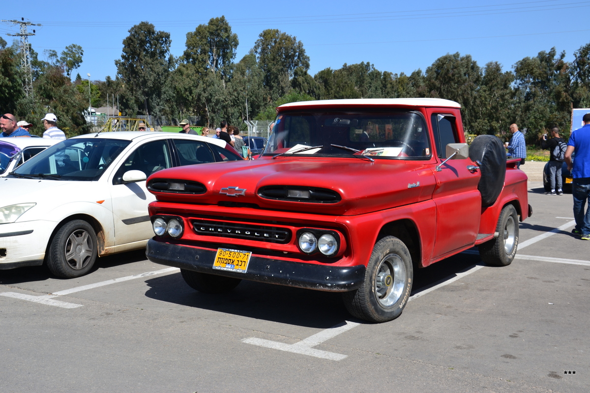 Пикап Chevrolet Apache. Израиль, Эмек-Хефер