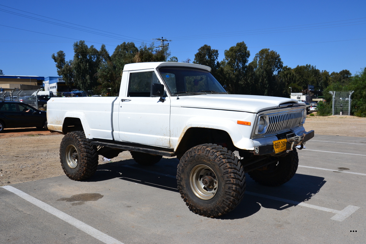Jeep J10 pickup. Израиль, Эмек-Хефер