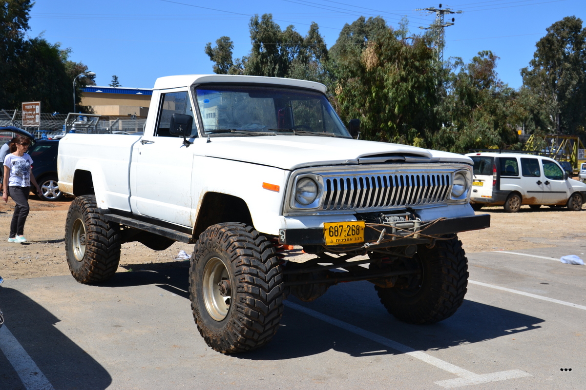 Jeep J10 pickup. Израиль, Эмек-Хефер