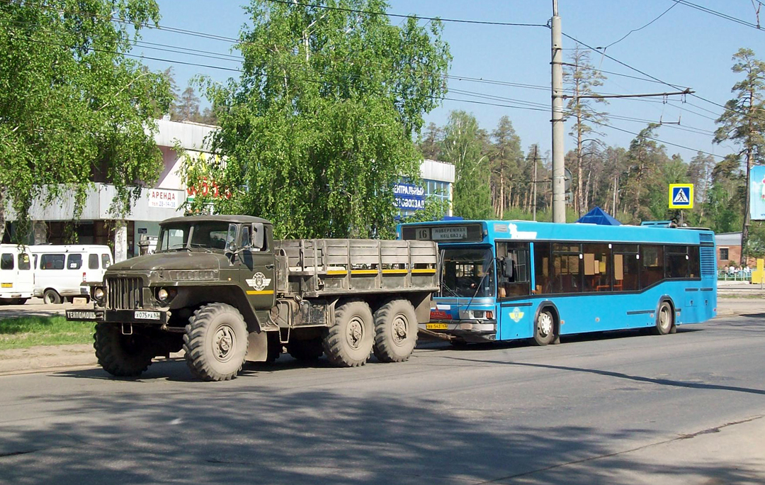 Грузовой автомобиль Урал-375Д #Х 075 РА 63. Тольятти, улица Родины