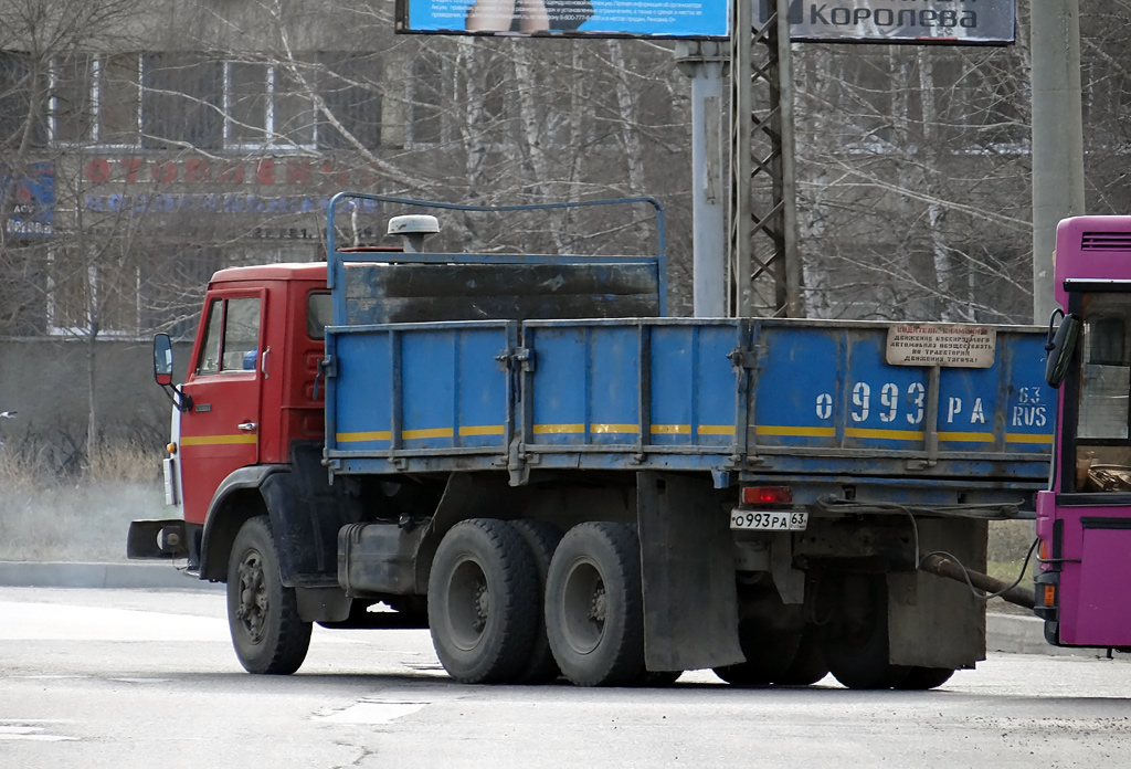 Бортовой грузовик на базе КамАЗ-5410 #О 993 РА 63. Тольятти, улица Баныкина