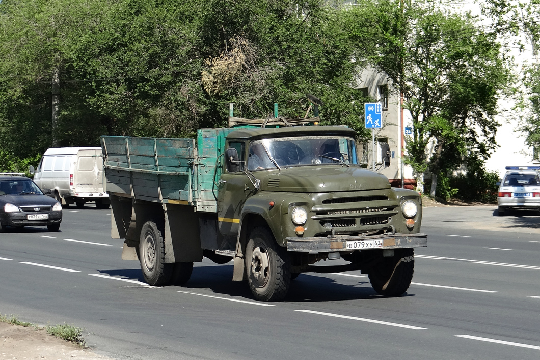 Грузовой автомобиль ЗиЛ-130 #В 079 ХУ 63. Тольятти, Коммунистическая улица