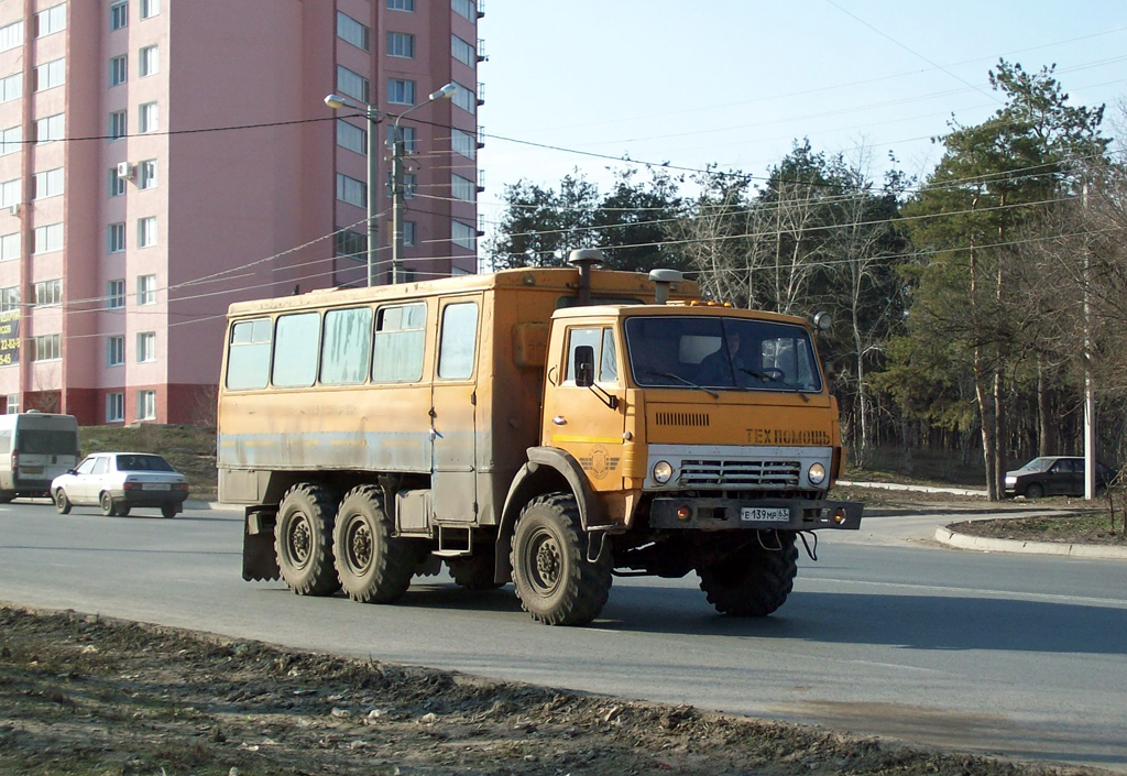 Вахтовый автобус НефАЗ-4208 на шасси КамАЗ-43101 #Е 139 МР 63. Тольятти, Коммунистическая улица