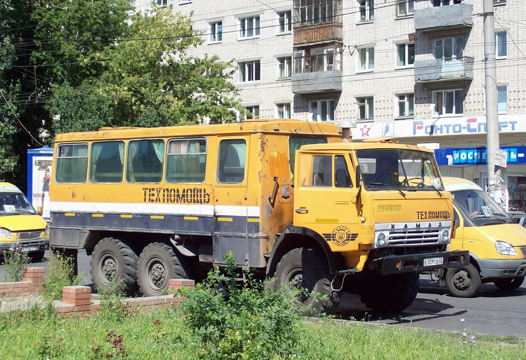 Вахтовый автобус НЗАС-4208 на базе КамАЗ-43101 #Е 309 СВ 63. Тольятти, улица Мира