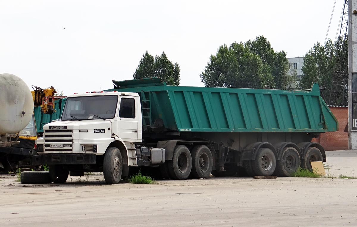 Седельный тягач Scania T143E 420 #В 162 МВ 63 с полуприцепом-самосвалом. Тольятти, Поволжское шоссе