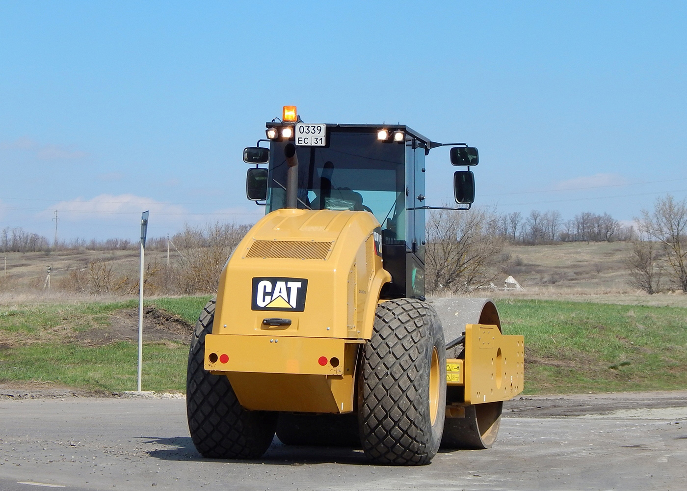 Виброкаток Caterpillar CS74В  # 0339 ЕС 31. Белгородская область, Алексеевский район, с. Гарбузово