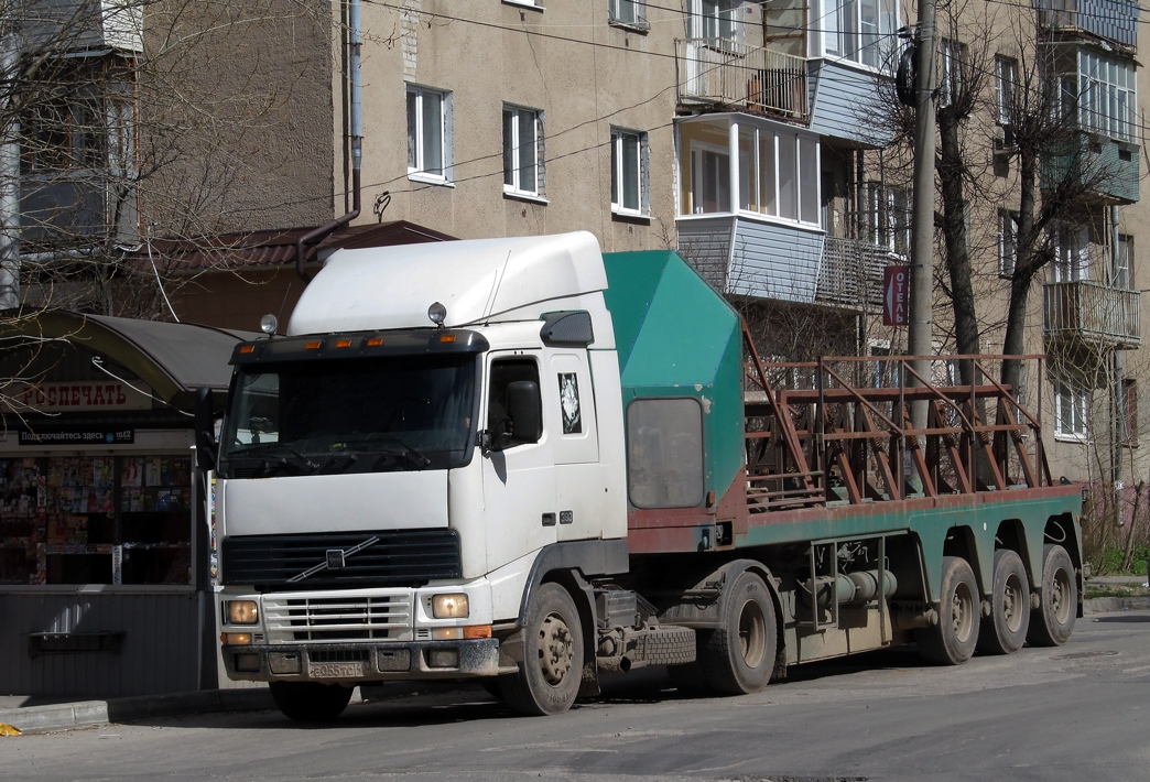 Седельный тягач Volvo. Калуга, Октябрьская улица 