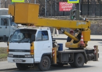 Автоподъёмник на шасси Isuzu ELF #T 472 BA 96. Курган, улица Климова