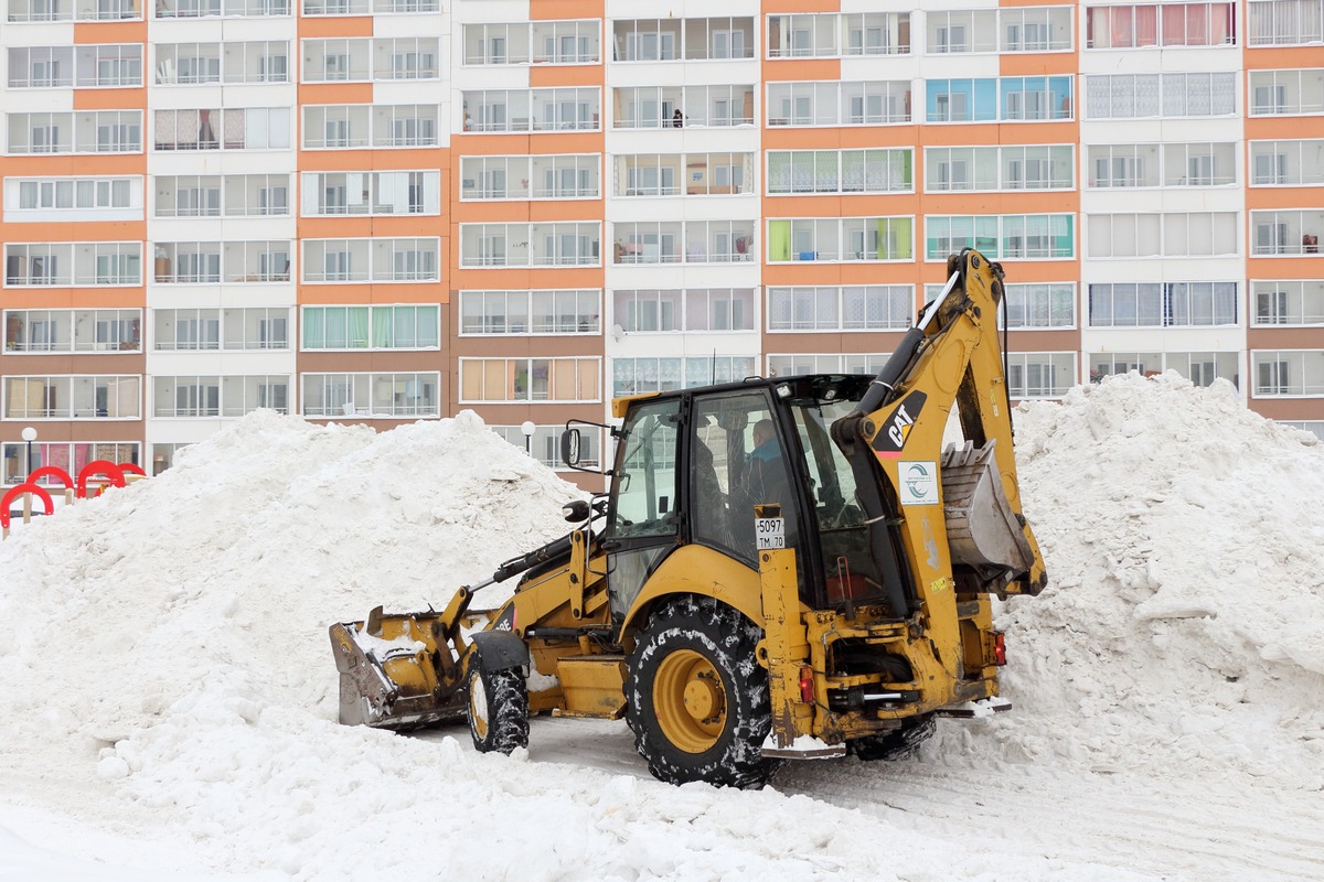 Экскаватор-погрузчик Caterpillar 428E #5097 ТМ 70. Томск, улица Герасименко