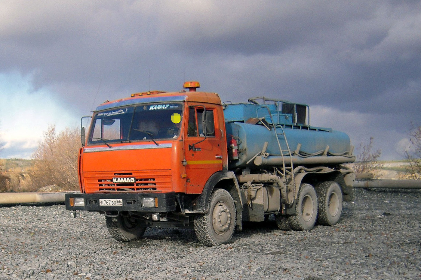 Автоцистерна НефАЗ-6606 на шасси КамАЗ-53215 #Н 767 ВХ 66 . Свердловская область, Асбест
