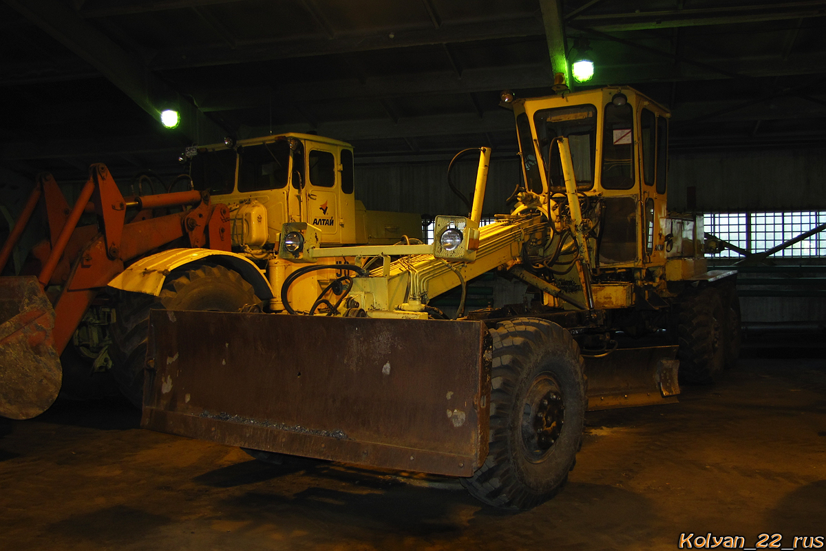 Автогрейдер ДЗ-143. Алтайский край, Барнаул, аэропорт