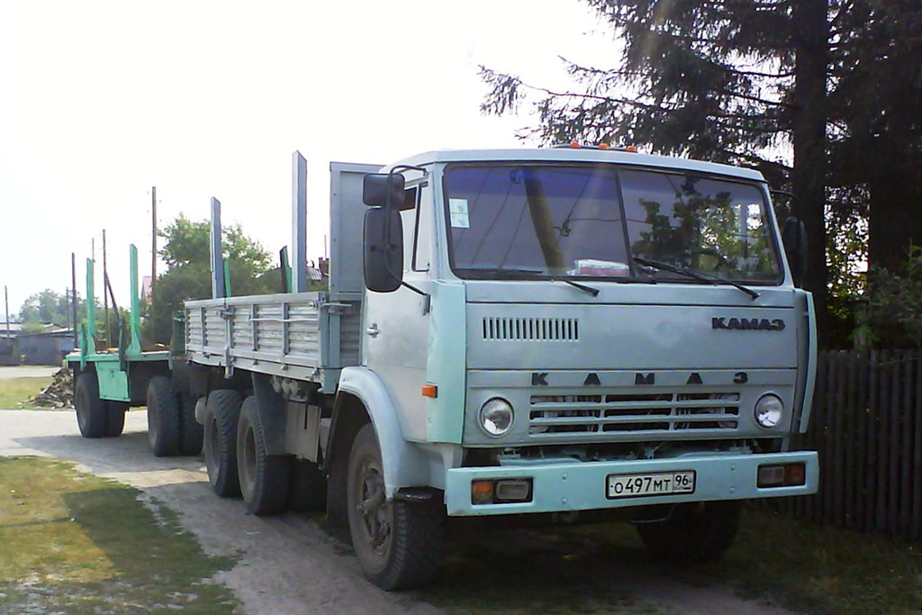 Бортовой автомобиль КамАЗ-5320 с прицепом #О 497 МТ 96 . Свердловская область, Луговской